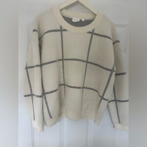 Cyrus Women’s large checkered design long sleeve crewneck sweater